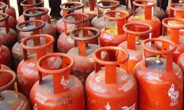 Election Hungama: LPG price slashed by Rs 200 per cylinder