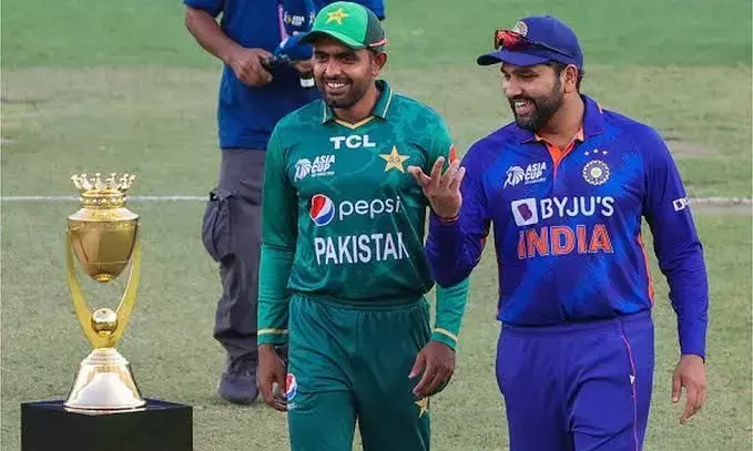 India vs Pakistan: Cricketers bonhomie ease the edge