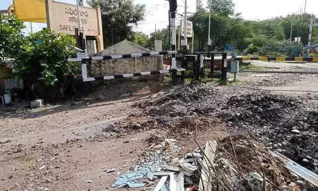 Malkajgiri residents meet with railway officials; request re-opening of Safilguda gate