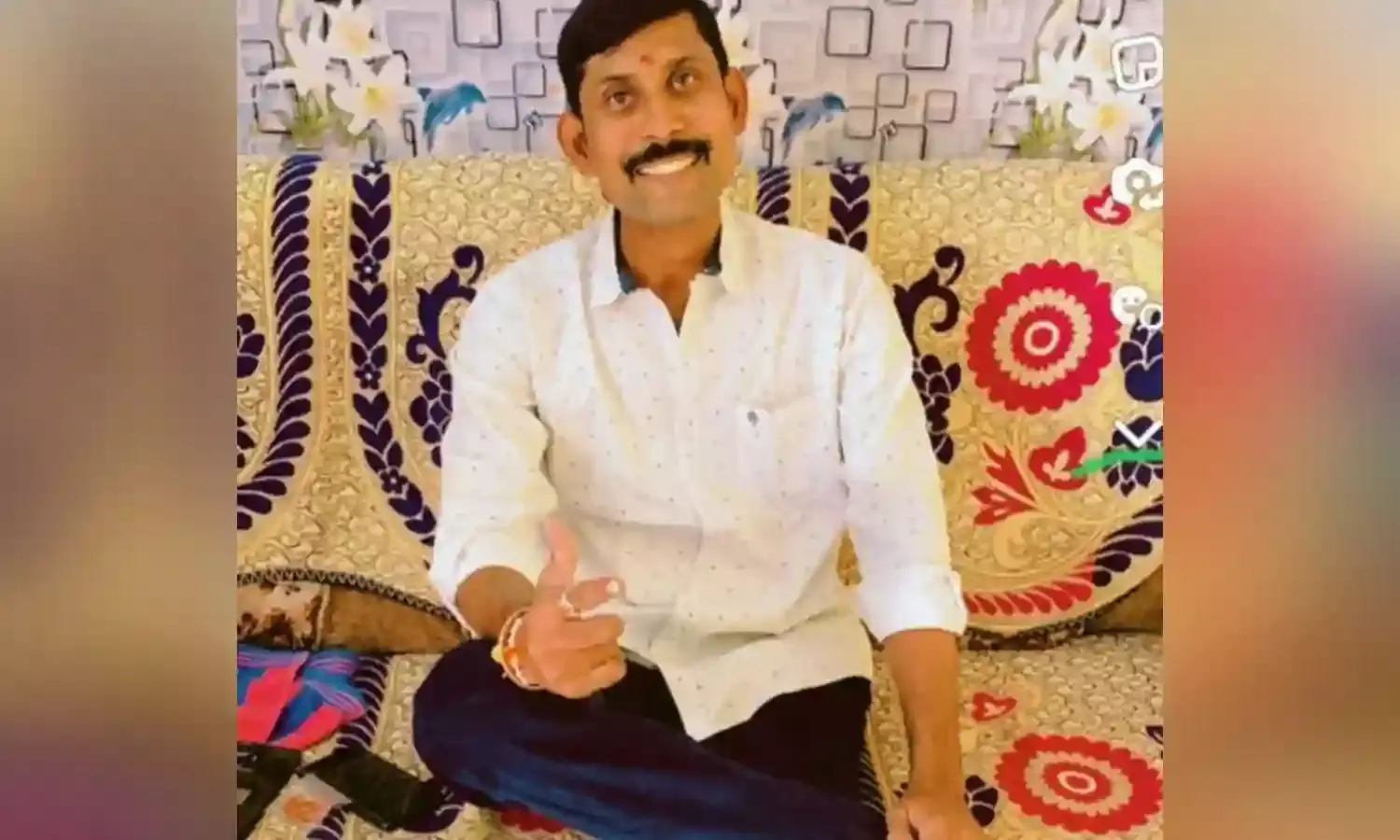 Traffic home guard who immolated self succumbs;  wife demands action against ASI, constable