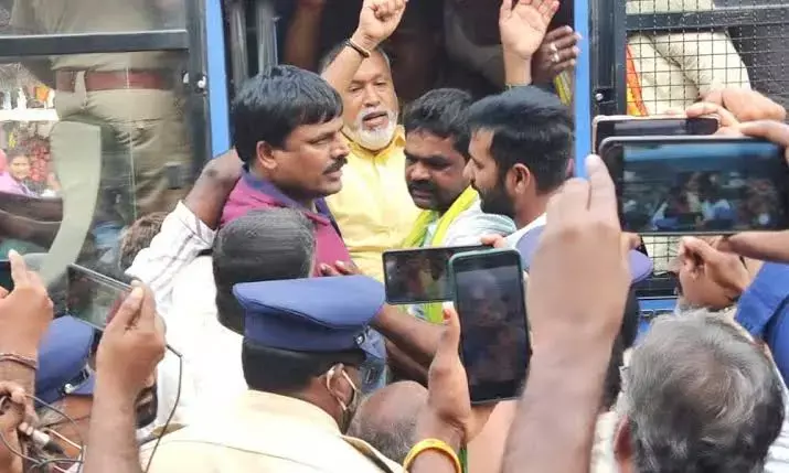 TDP’s Andhra bandh evokes lukewarm response; business establishments, banks open in many parts