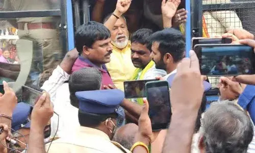 TDP’s Andhra bandh evokes lukewarm response; business establishments, banks open in many parts