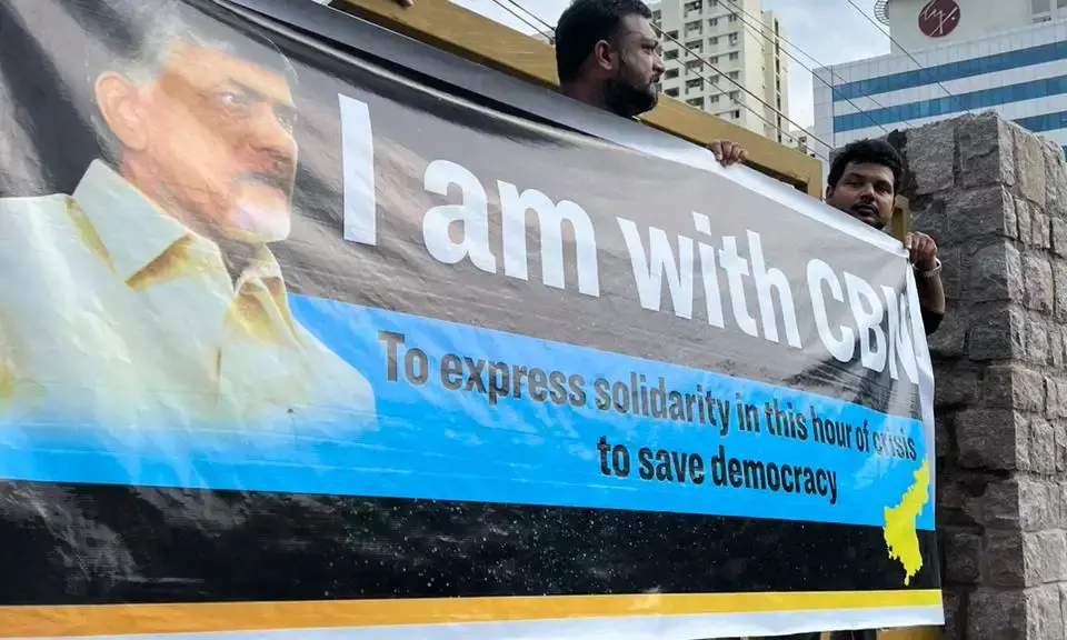 IT professionals protest Naidu’s arrest at Wipro Circle, Gachibowli