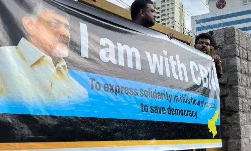IT professionals protest Naiduās arrest at Wipro Circle, Gachibowli