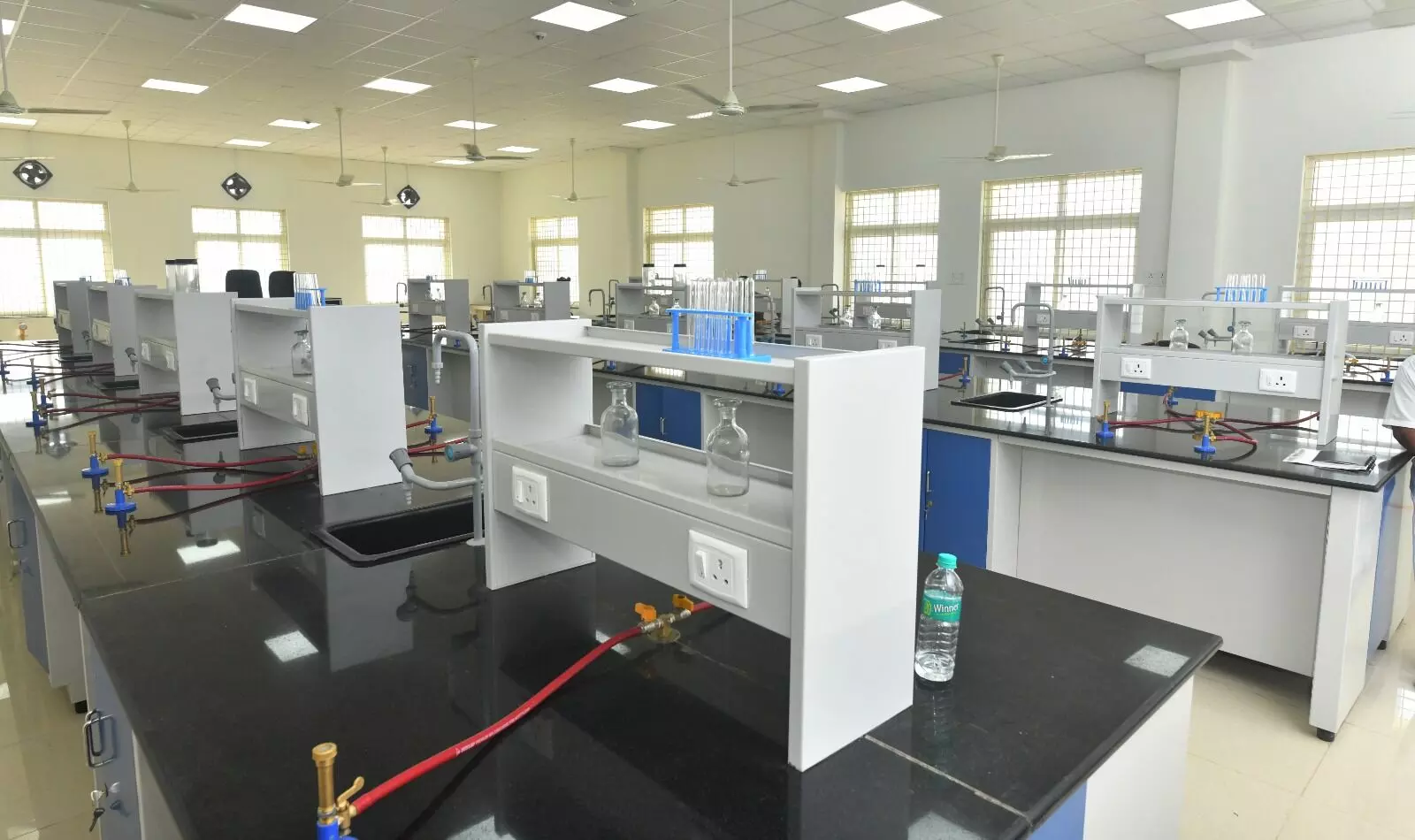 Advanced pathology and diagnostic labs at AMC