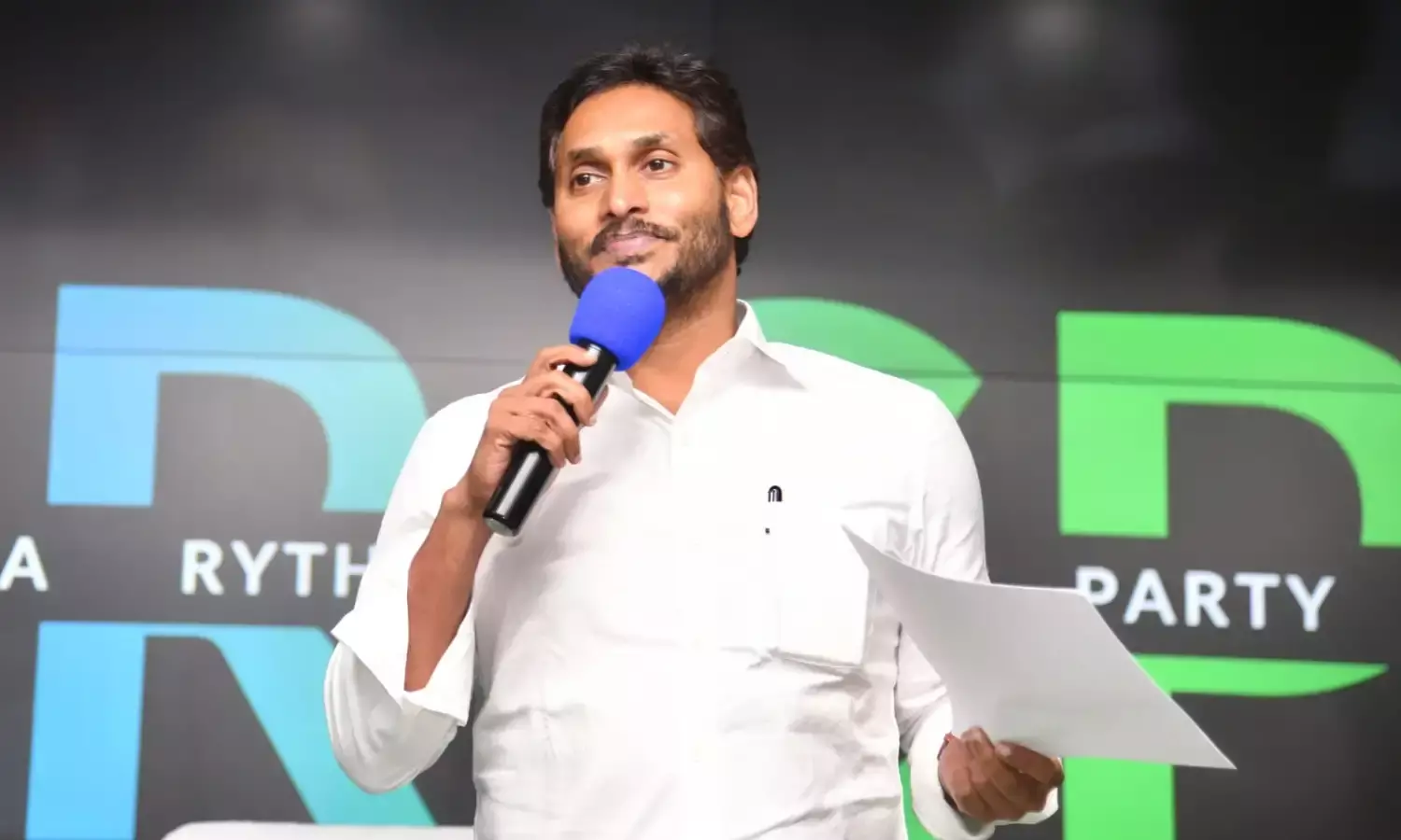 Mission 175: Jagan holds meeting with MLAs, ministers to chalk out campaign strategy