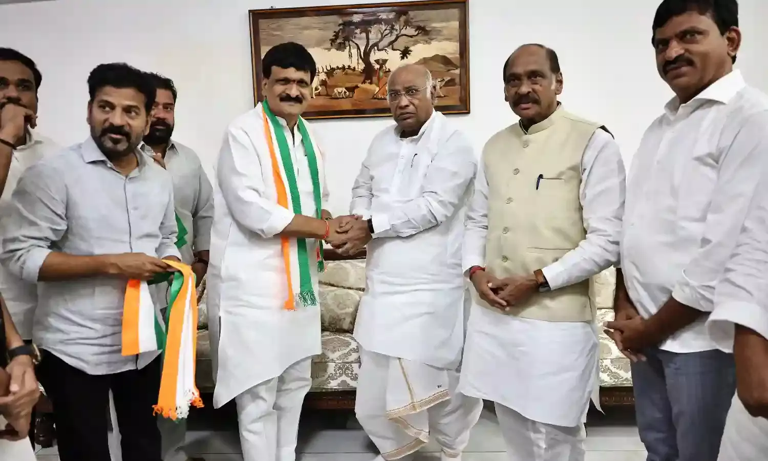Mynampally Hanumanth Rao and other BRS leaders join Congress