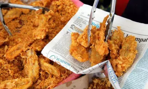 FSSAI asks food vendors, consumers not to use newspapers for food packaging