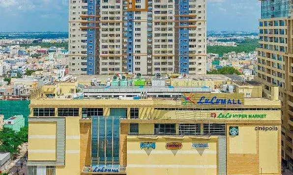 Lulu Mall’s opening paralyses traffic in Kukatpally, Balanagar; social media calls for patience