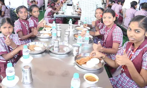 Telangana launches `Chief Ministers Breakfast Schemeā; 23L govt school students to be fed