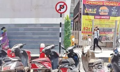 Illegal parking on national highways: Telangana HC issues notice to union transport ministry, CS, others