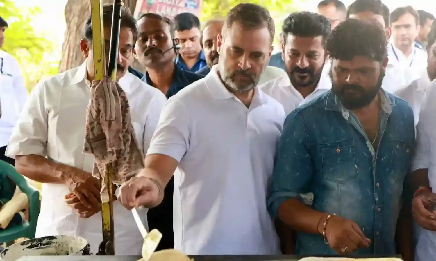 Rahul Gandhi makes dosas, promises support from Delhi on third day of Telangana tour