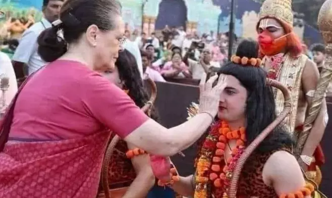 ರಾಮ ವೇಷಧಾರಿಗೆ ತಿಲಕ ಇಡುತ್ತಿರುವ ಸೋನಿಯಾಗಾಂಧಿಯವರ ಫೋಟೋ ಹಳೆಯದು
