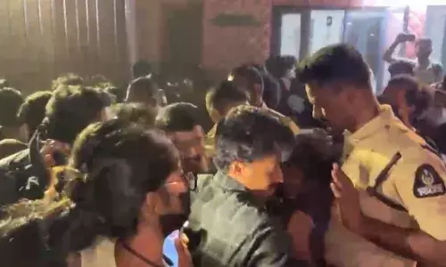 EFLU protests: Police book 11 students; organizers `temporarilyā suspend agitation