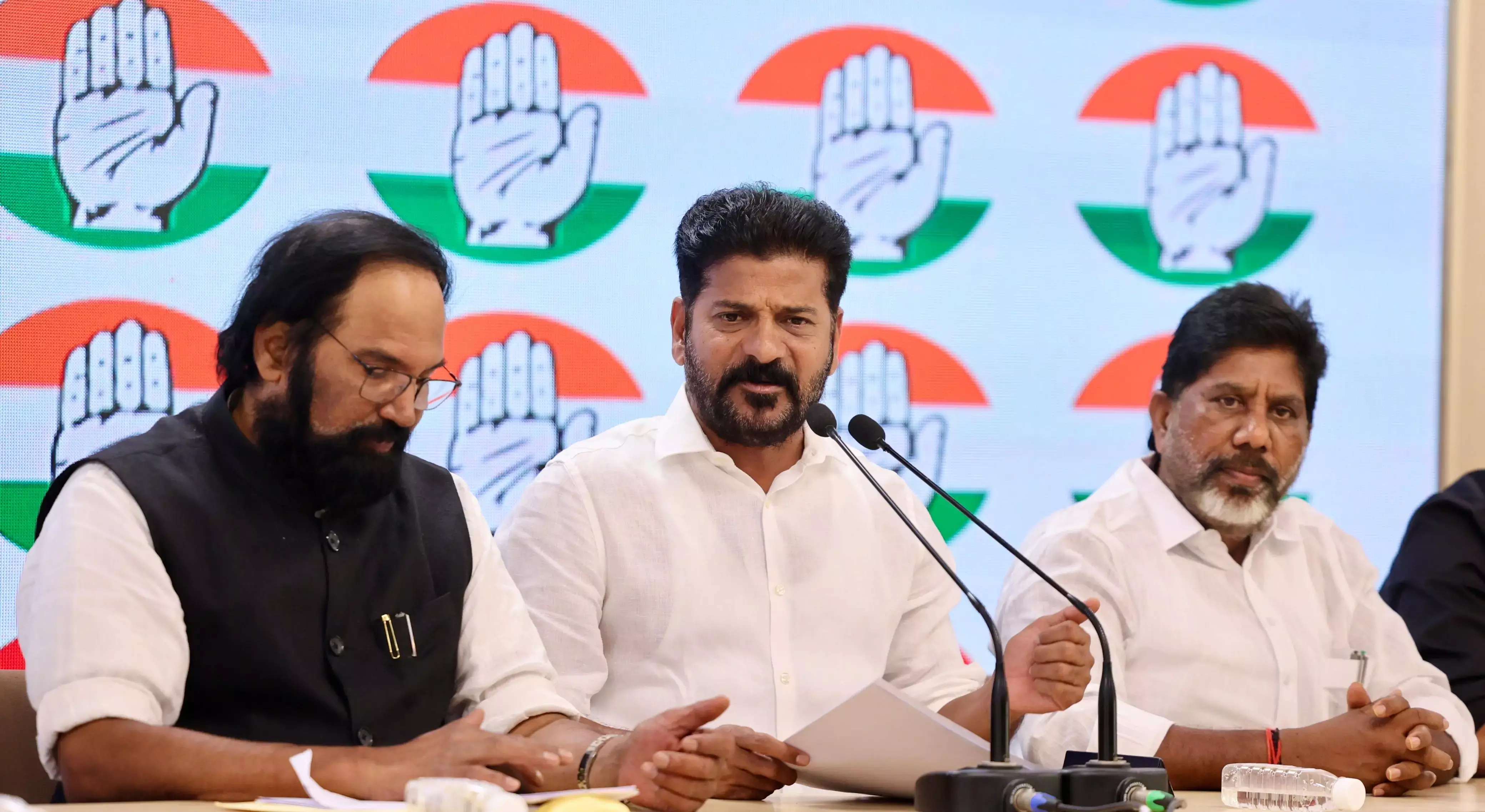 Congress lists Telangana bureaucrats aiding BRS govt, calls ECI to halt cash schemes amid polls