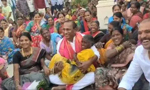 Minister Malla Reddyās filmy act raises eyebrows, some laugh it off as election fever