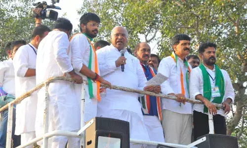 Telangana rulers betrayed Sonia Gandhi after touching her feet: Kharge