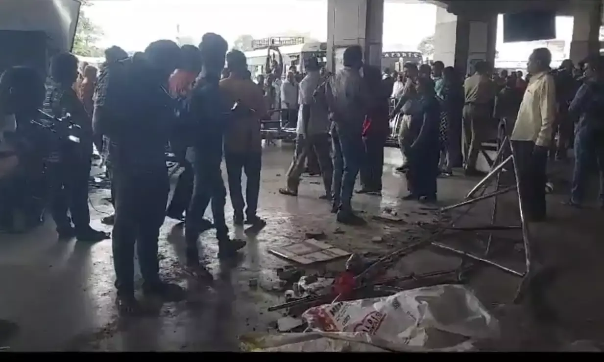 Three dead after bus overshoots platform in Vijayawada Bus depot