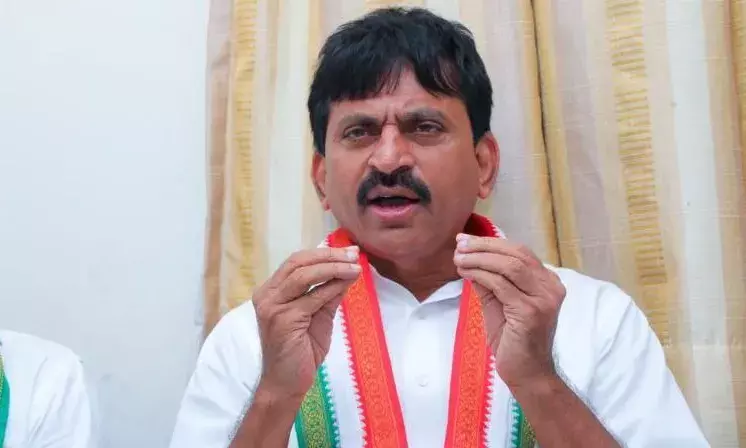 I-T searches at residences, offices of Congress candidate Ponguleti Srinivas Reddy in Telangana