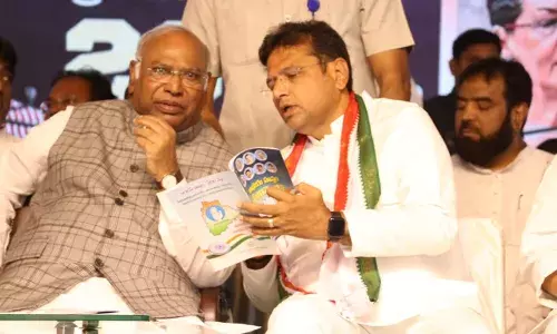 Congress manifesto woos Telangana with Praja Darbar, interest-free crop loans, gold, cash for women