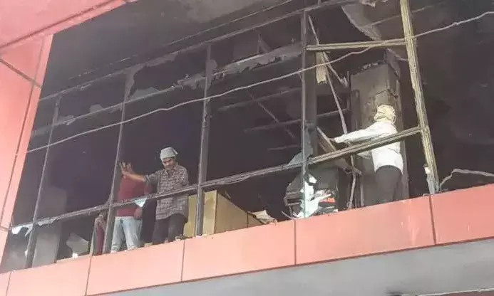 Fire breaks out at Tourism Department office in Himayat Nagar; computers, SUVs destroyed