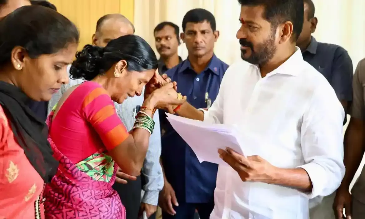 2,000 people turn up for CM Revanth’s first Praja Darbar at Jyotirao Phule Bhavan