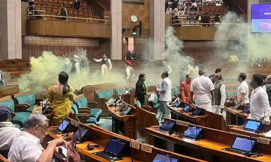 Huge security breach in Lok Sabha, two intruders jump from public gallery with tear gas canisters