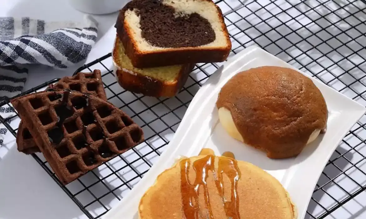 Draak Espresso in Gachibowli: Dive into classic cappuccinos, relish irresistible cinnamon rolls