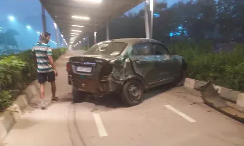 Car crashes into Hyderabadās new cycling track in Narsingi; cyclists flag safety issues