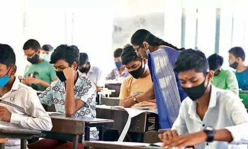 Congress: Waiting for Governor to accept TSPSC chiefs resignation to fill 2 lakh vacant posts