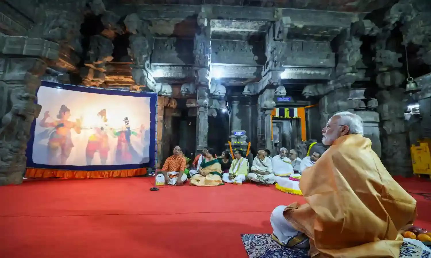 PM Modi offers prayers at Lepakshi temple in Andhra Pradesh