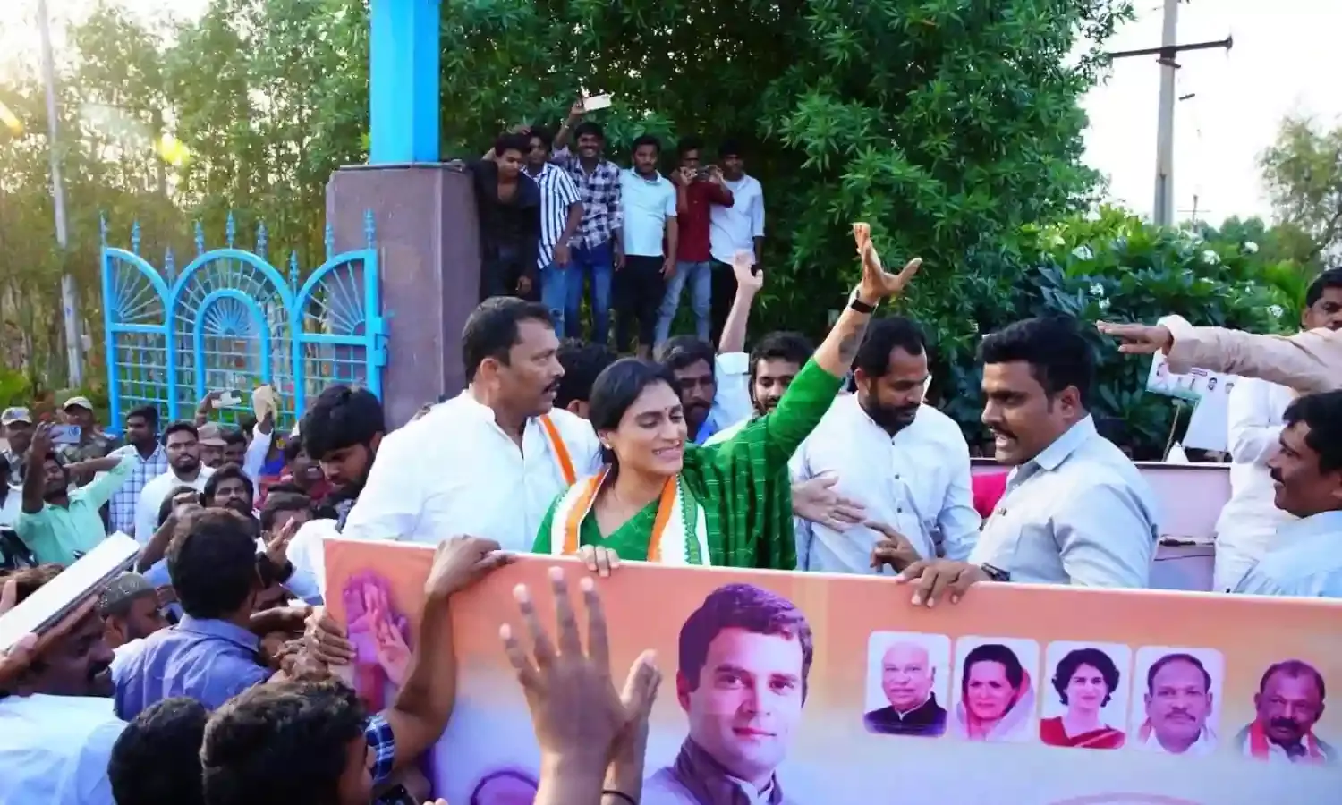 YS Sharmila assumes charge as APCC chief, lashes out at Jagan, Naidu