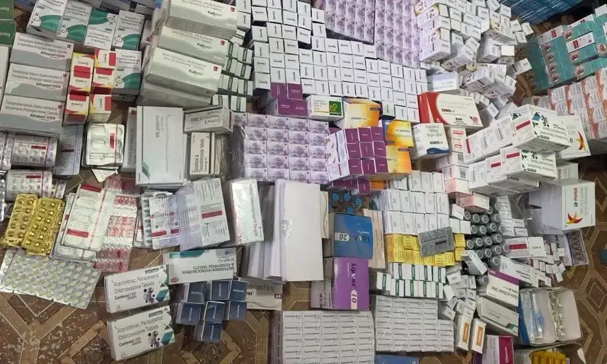 2 quacks running clinics, hoarding medicines illegally in Narsingi, Khila Warangal held