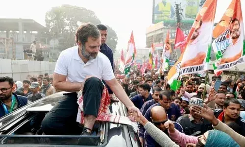 After tumultuous Assam journey,  Rahul Gandhiās BJNY enters West Bengal
