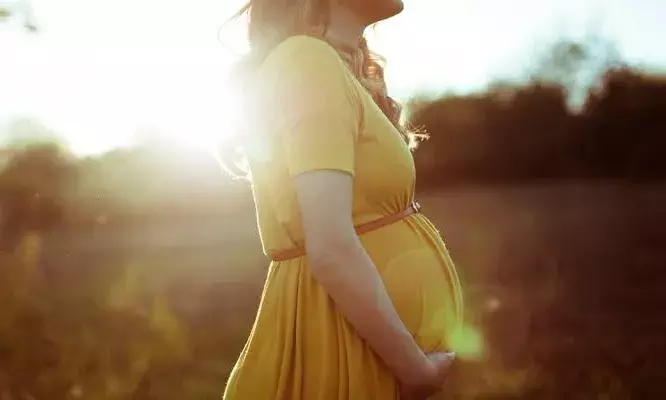 Pregnancy and Summer: Timely hydration, prioritising relaxation must for expecting moms