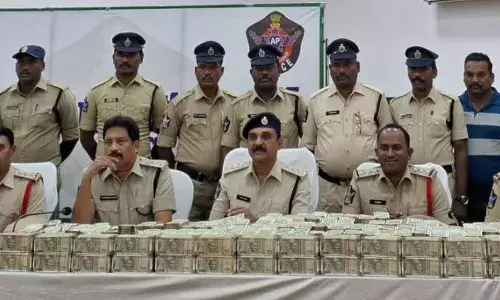 Andhra elections: Police seize gold, silver, cash worth ā¹16.94 Cr; 25 held