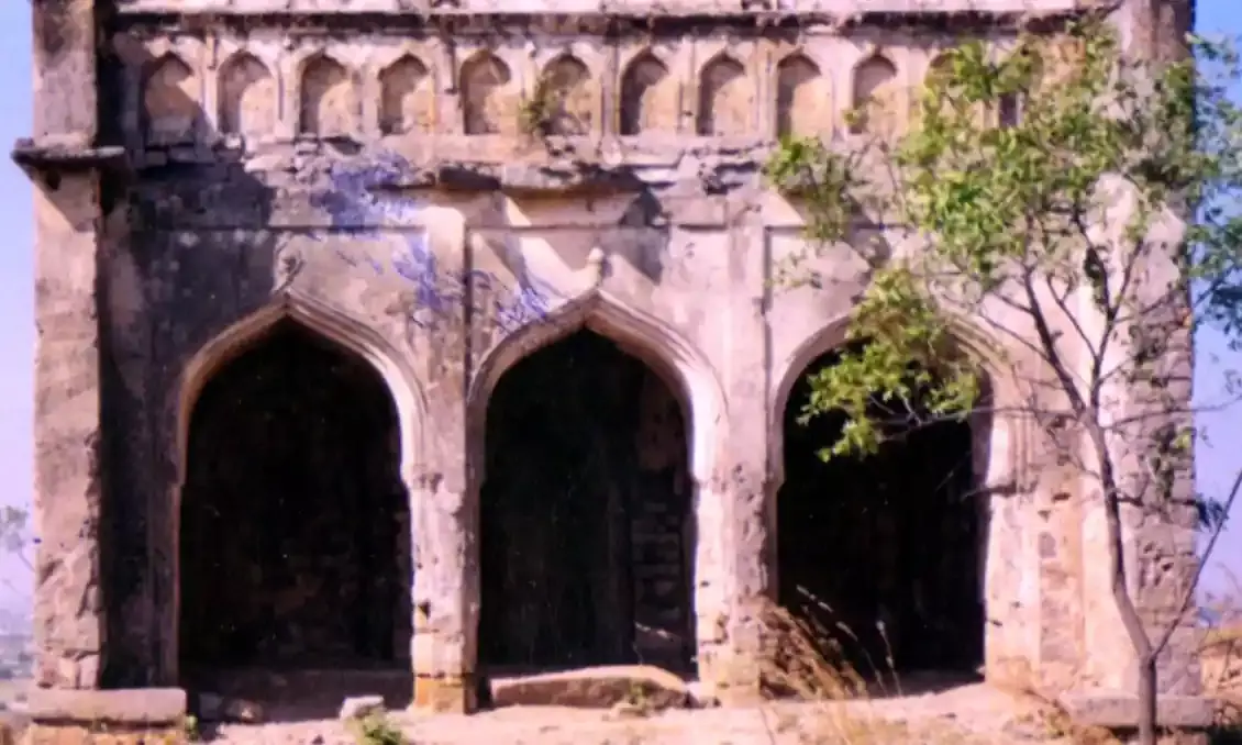 Heritage activists flag encroachment, digging at Qutub Shahi Masjid