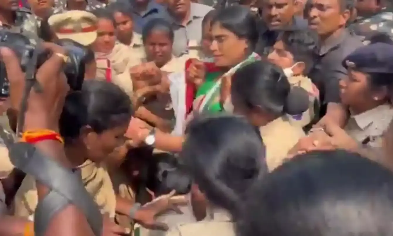 Vijayawada: Sharmila, other Congress cadre detained during stir against ‘deceitful’ DSC notification