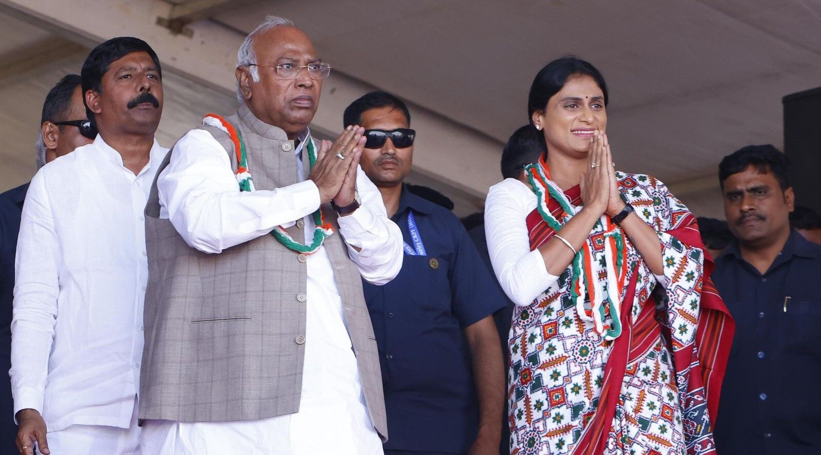 AP Congress First Poll Promise Basic Monthly Income Of Rs 5 000 To Ap congress first poll promise basic monthly income of rs 5 000 to