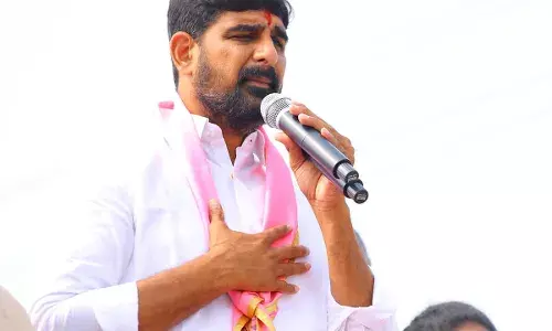 Karimnagar: Huzurabad BRS MLA Padi Kaushik booked for threateningĀ cops
