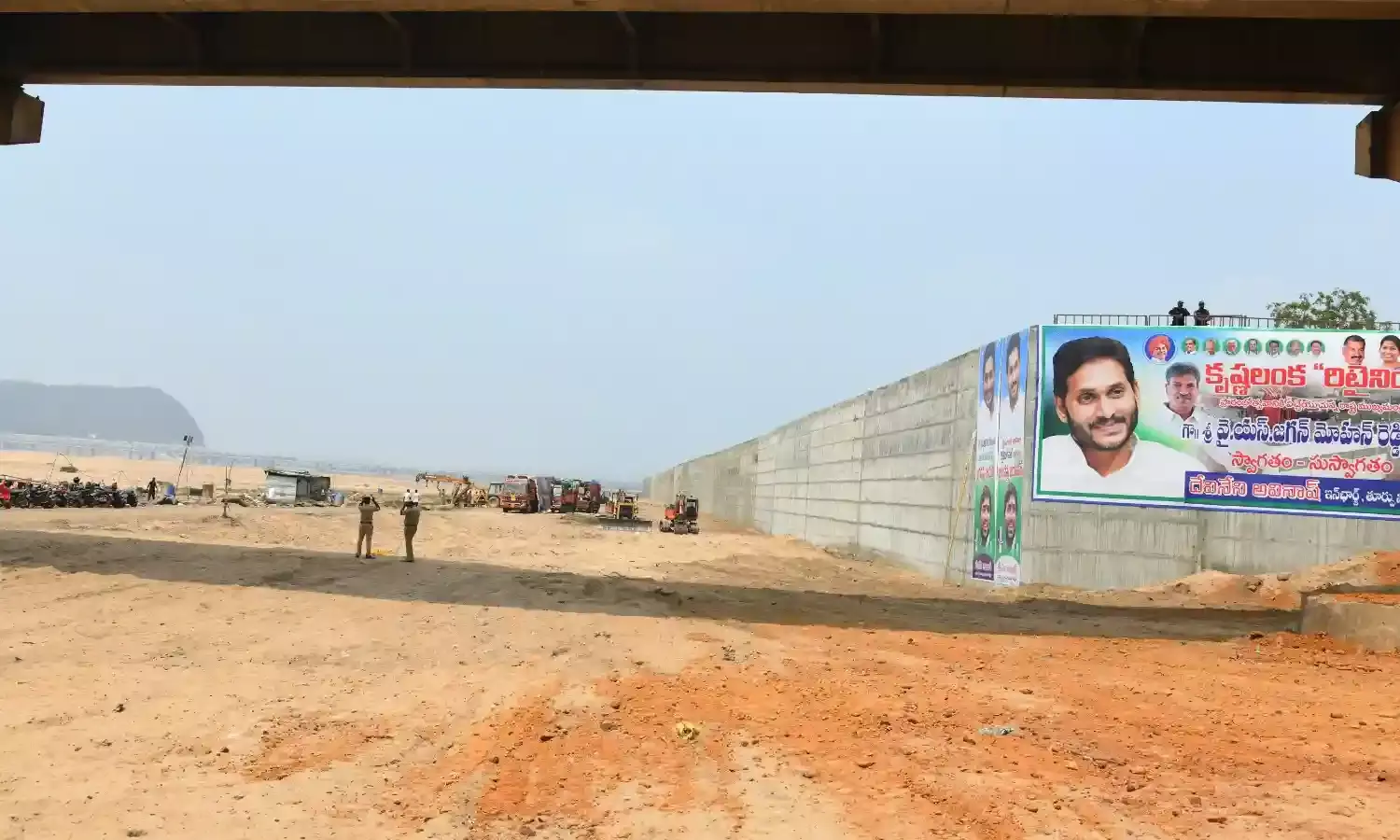 Jagan opens 2-km retaining wall along Krishna River in Vijayawada