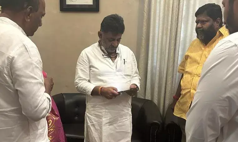 Malla Reddy and Son meet DK Shivakumar in Delhi, amid rumours of joining Congress