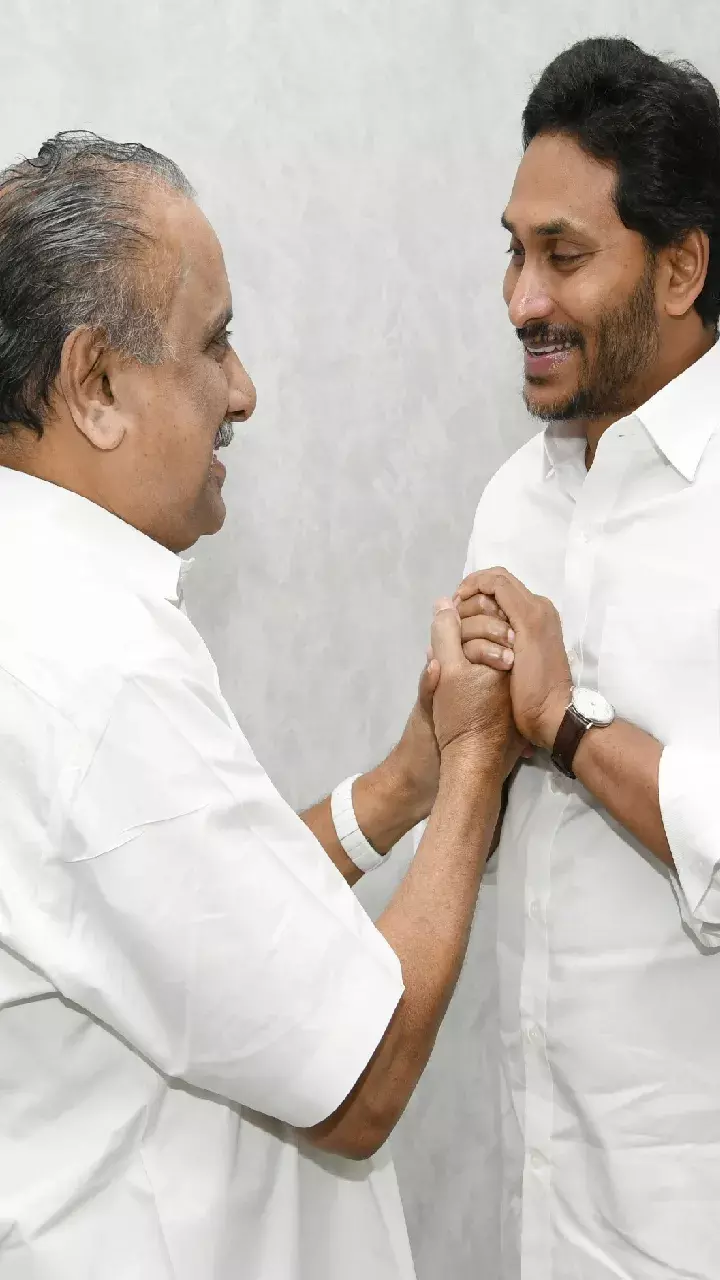Mudragada joins YSRCP