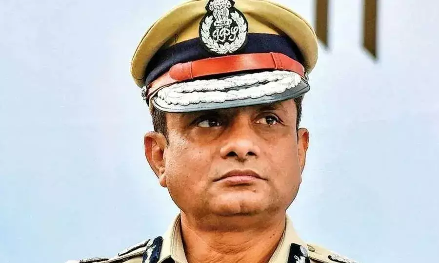 LS polls: EC orders large-scale transfers of bureaucrats, Bengal DGP