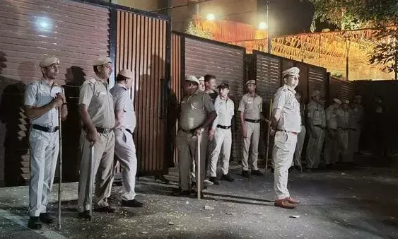 Security beefed up around CM Kejriwals residence after ED team reaches there