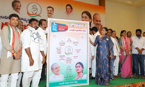 AP assembly polls: Congress unveils ā9 guaranteesā, promises Rs 1 lakh annually to underprivileged