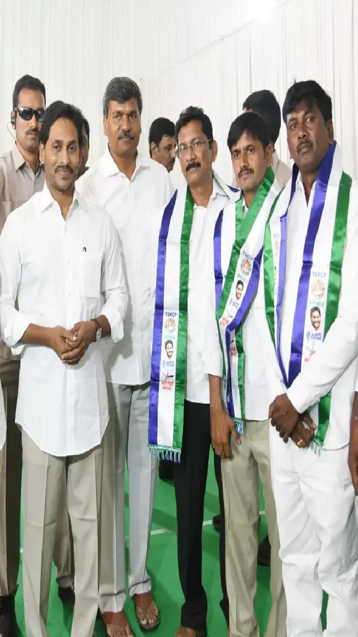 4 key leaders joined YSRCP