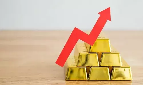Gold jumps Rs 850 to hit fresh all-time high of Rs 70k per 10 grams