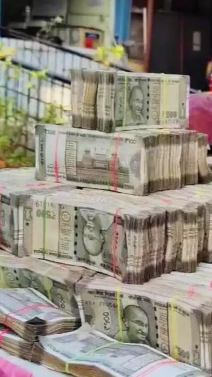 Rs 7 Cr worth cash, gold seized in Karnataka