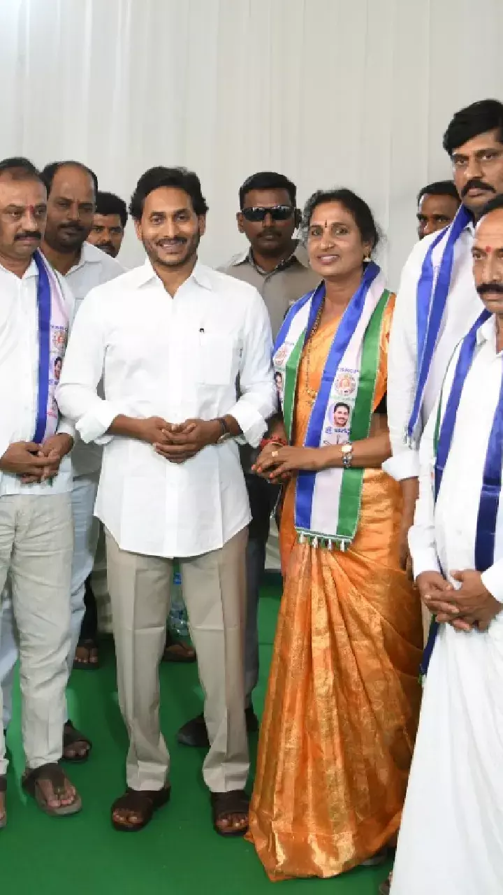 Key leaders join YSRCP